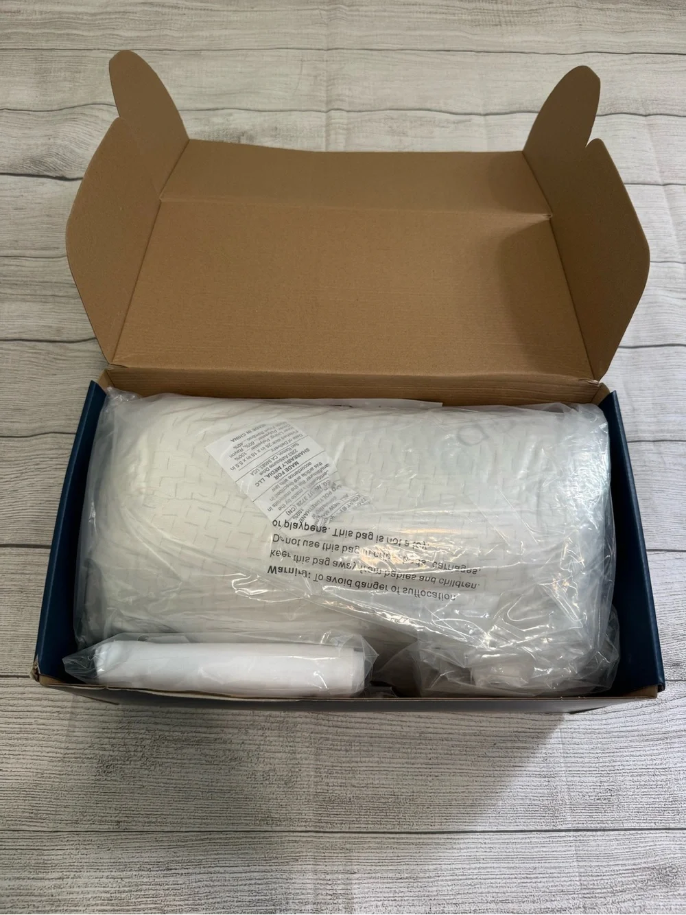 Dosaze New In Box Contoured Orthopedic Memory Foam Pillow